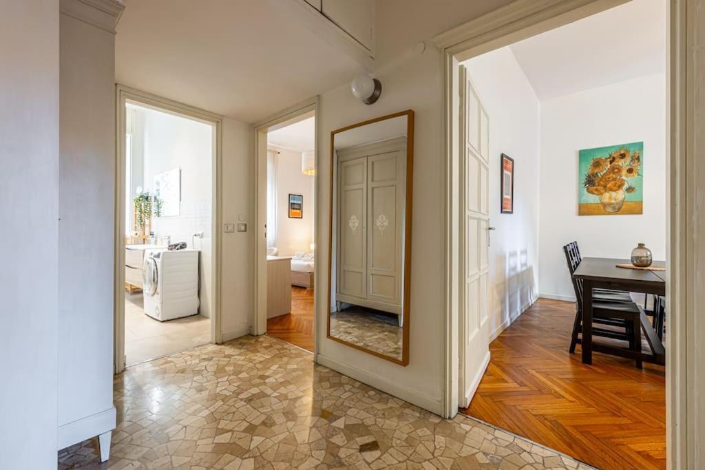 4 Bedrooms, 10 Guests, 250sqm, Terrace, 5mn Duomo * Mailand